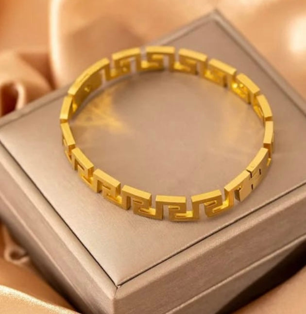 Bossy Bangle