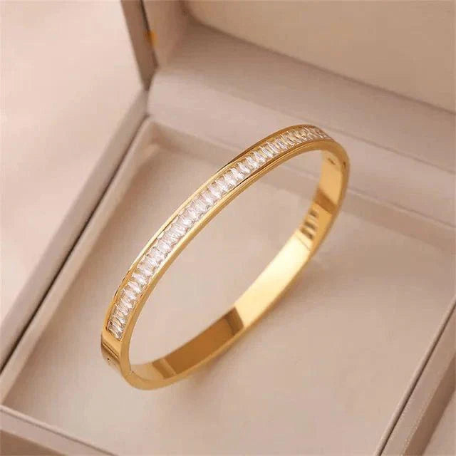 Mia Bangle