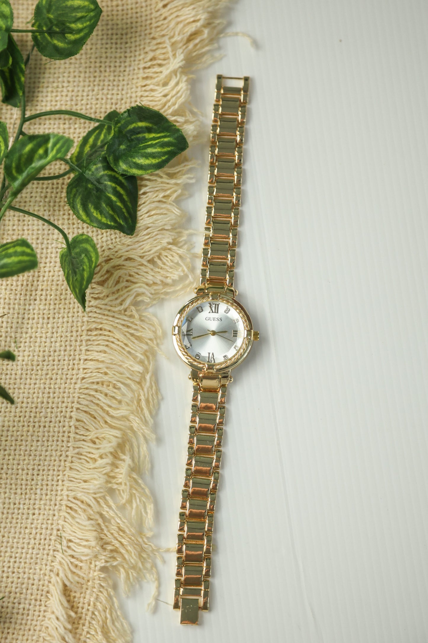 Guess Roman Gold